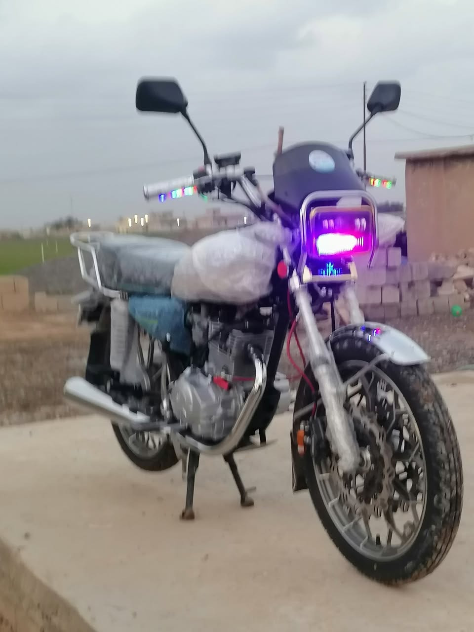 السلام عليكم
سولنك موديل 25
لون نفطي 
عمبار دهن كلج 
دبل دكس بريك امامي 
سويجاته معا 
بعده جديد
محرك 200
صبانه ما ملخوخ و شخط ما مشخوط 
كهربائيات كلهن شغالات وشرط 
منفيس موجود جديد بمعنى الكلمه وتجي وتشوف بعينك
سعر 870 وبي مجال 
الخاص مفتوح (***********)
