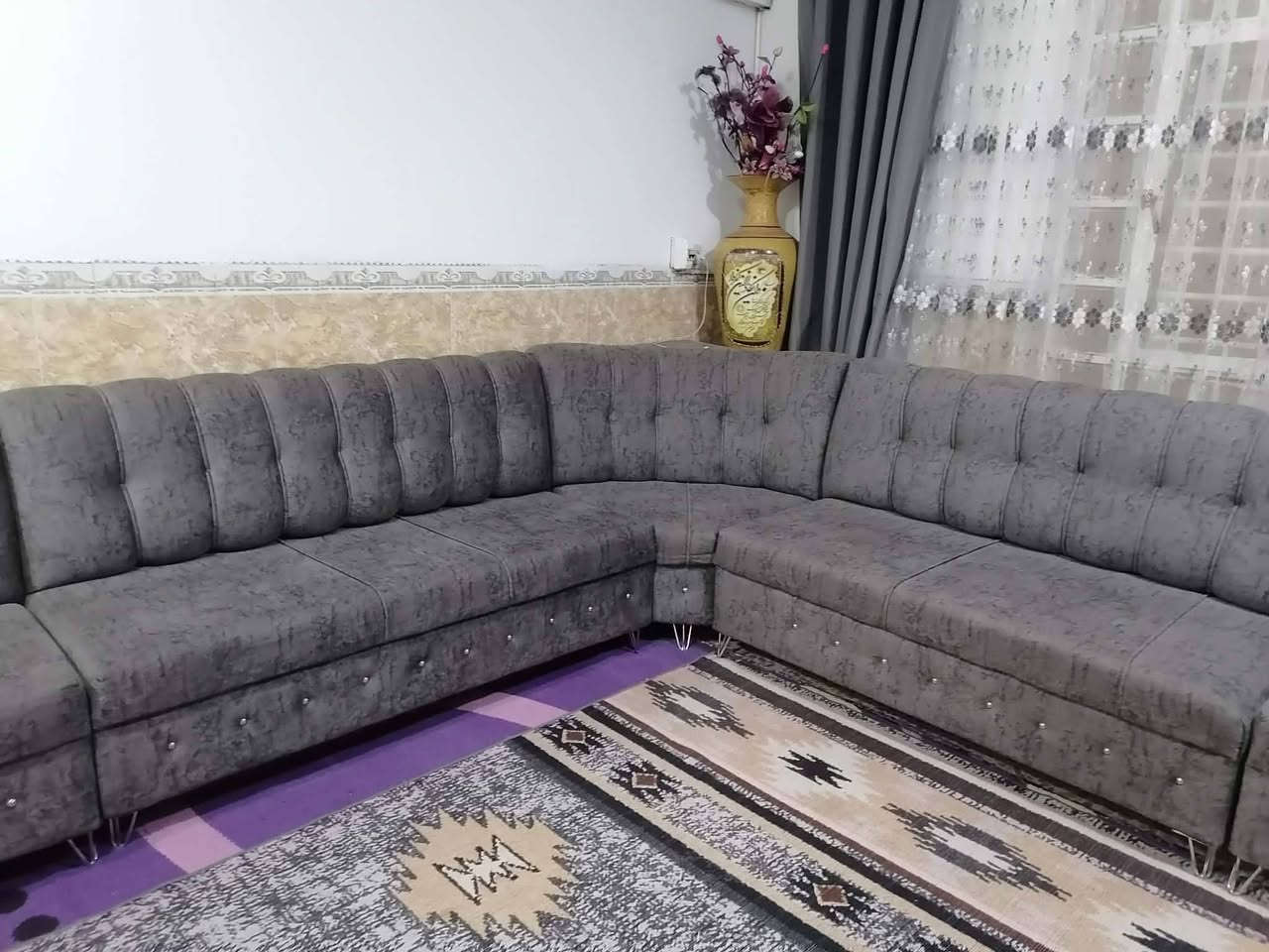 ديوان ٩ متر و٢٠سم خشب عراقي ثقيل دوشمة جديدة شرط القماش والخشب والاسفنج إكسترا السعر ٤٢٥ الف للإستفسار على الرقم *********** و*********** موصل الحدباء
