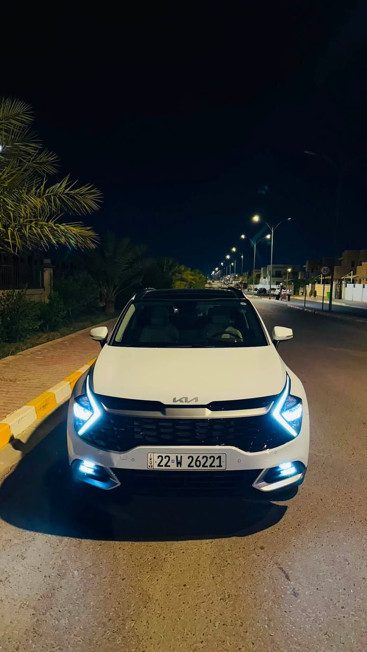 السلام عليكم
 Kia Sportage.  2025 للبيع 
من رخصه الادمن 
السياره اخت الزيرو ماشيه 1600 الف وستميه 
فول مواصفات 1/1 
بنوراما 
تحكمات استيرن 
مري شفط 
تشغيل عن بعد 
ترحيب ابواب 
كشنات جلد ابلادي 
كشنين كهربائي 
كامرات اماميه خلفيه 
حساسات اماميه جانبيه خلفيه 
اربعه انظمه قياده 
ويل 20 
بصمه تشغيل 
جنطه كهربائيه 
الكشن الخلفي كهربائي 
كتلوكات الشركه + ارضيات الشركه موجوده 
السياره مكفوله كفاله عامه من الشخط والضربه والصبغ شرط الفحص والسونار 
رقم اربيل شرط التحويل 
لل استفسار *********** 
السعر 239 وبيها مجال قليل للشراي
