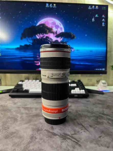 سلام عليكم شباب عدسه كانون 200-70 
العدسه نضافتها95% شغاله وصورتها كلش حلوه ومرتبه 

السعر 600ألف 
مكاني العماره 

رقمي : ***********
