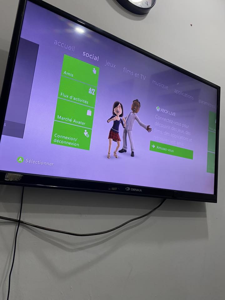 اكس بوكس360 فات شغال اي خلل مابي
نقص بس الهارد والغطاء مال وجه
مثل متشوفون بالصور الجهاز مكفول تفحص وتاخذ
مع جوستك واير اصلية وكامل ملحقات الجهاز
 مكاني بغداد الدوره
وعندي توصيل🚚


**إذا كنت صاحب هذا الإعلان وتريد حذفه لأي سبب، رجاءا أرسل رسالة إلى الدعم الفني**