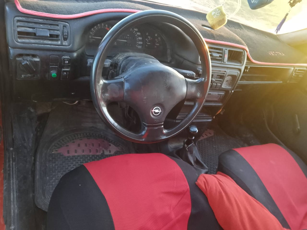 السلام عليكم سياره اوبل فكتره موديل 92 الكشره جدام العين شرط التحويل
***********
