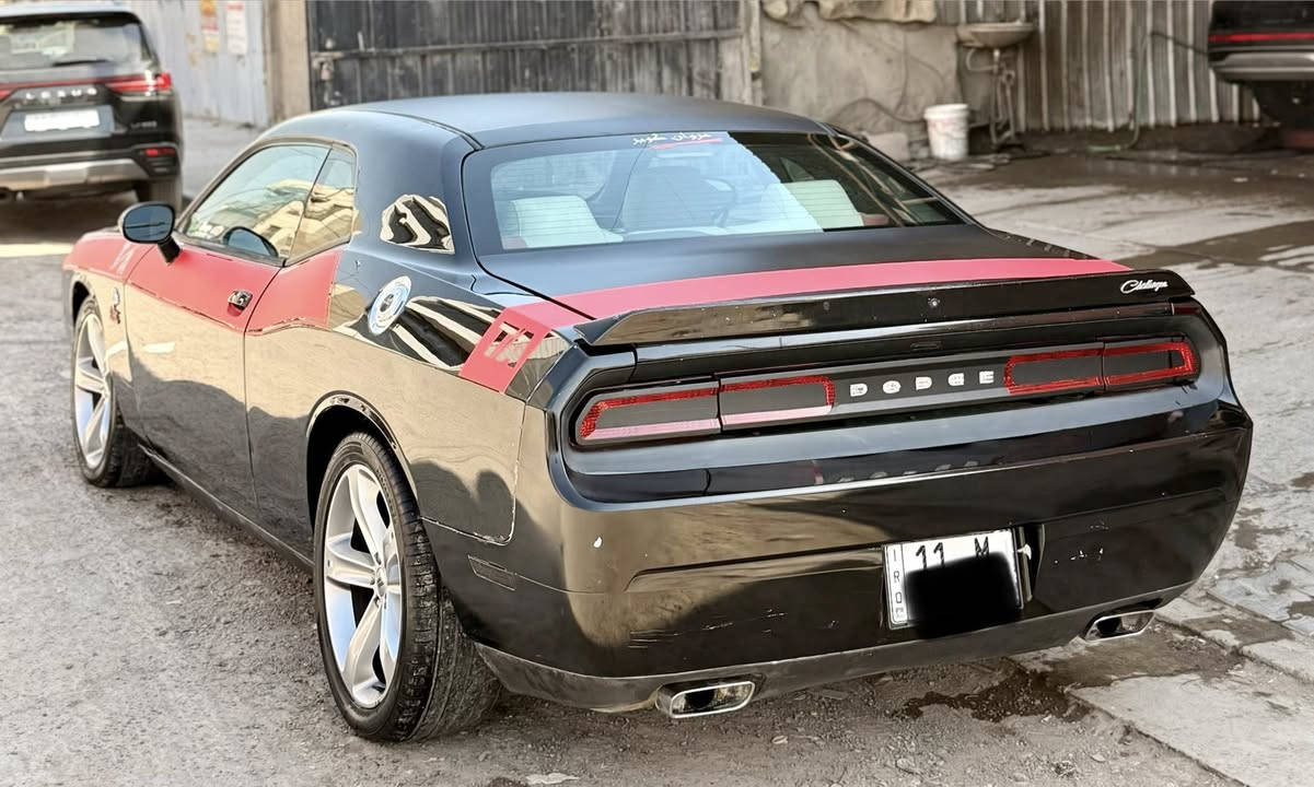 السلام عليكم
للبيع او مراوس حسب القناعه   💯

دوج جالنجر    ✅
موديل ٢٠١٤ ✅
محرك ٦ سلندر ٣٦٠٠ نظيف جدا  ✅
لون أسود ملكي  ✅
صدر امامي جديد✅
 صدر خلفي جديد  ✅
شاشه كبيره  ✅
كاميرا خلفيه ✅
سستم صوت ✅
كشنات جلد لونين ✅
كشنات كهرباء  ✅
كير اوتو نظيف جدا ✅
بجم اس ارتي  ✅
لايتات عدسه ✅

عليها إضافات :
بنيد srt
دعاميه srt
شبابيك srt 
قبضه كير srt 
لحيه إماميه 
ويل ٢٠
سبويلر خلفي 

حادث السياره جاملغ عكس السايق فقط ومصبوغ جاملغ خلفي الإثني وباب السكن يعني ٤ قطع وسونار موجود بدون دواخل .

السياره حلوه  بالحقيقه احلى من الصور ترايها كلش حلوه والحمد لله مناقصها شي كامله قبل فتره سويتلها سيرفس كامل .

المكينه نظيفه جدا والكير كذالك والصدر امامي خلفي بالكامل بدلته جديد وتبريد ثلج ..

رقمً بغداد إنكليزي سنويه جديده وهزه جديده باسمي شرط التحويل ثاني يوم .

مكاني بغداد الاعظميه .

السعربالنسبه لهيج نظافه وكامله مناسب ((١٠٥ ورقه )) وبيها مجال حك الجيه  .

***********

أ.مروان النعيمي 

صلي ع نبيك 💯
