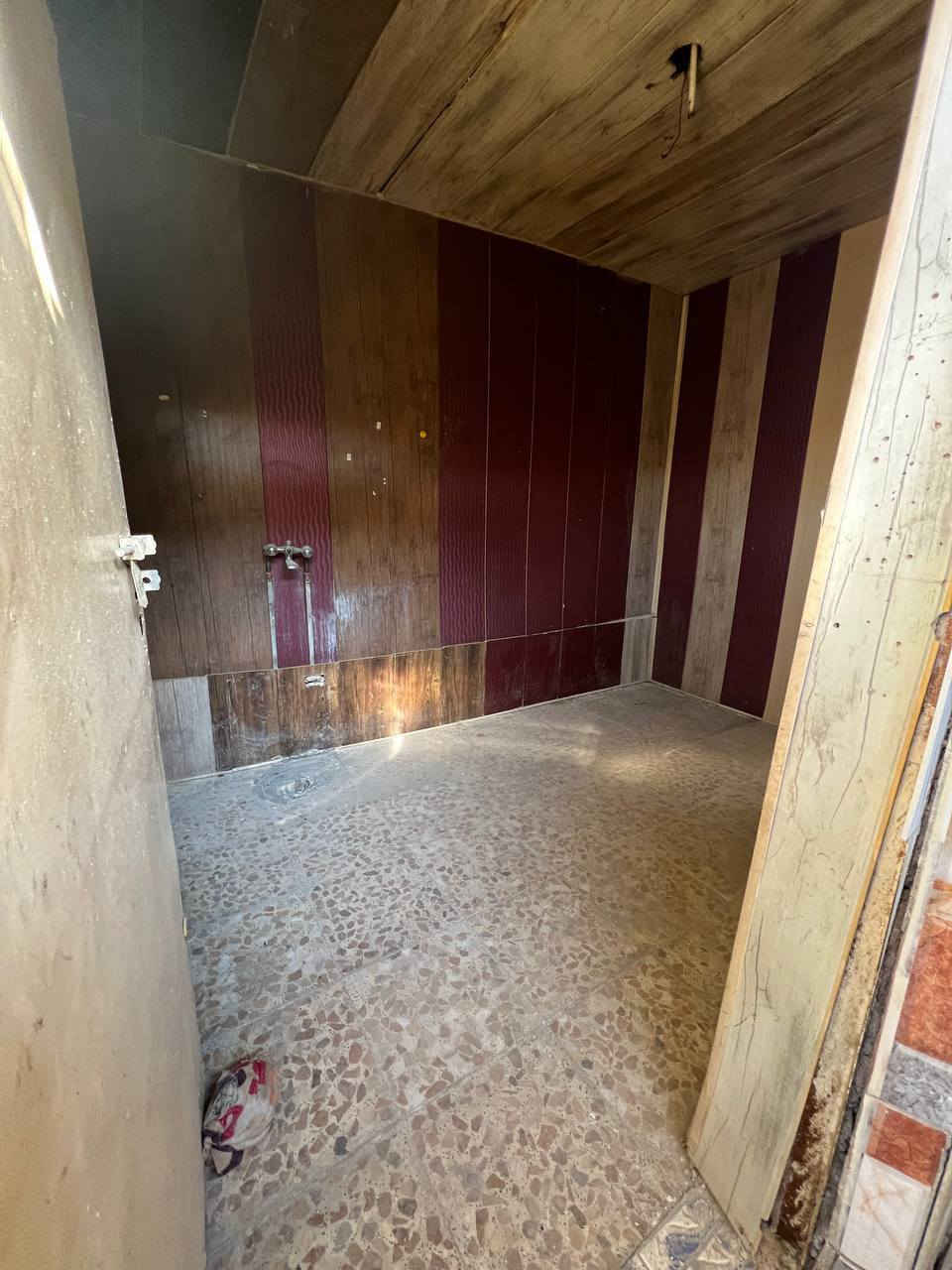 سلام عليكم
من رخصة الادمن بيت للبيع طابو صرف 
السعر 60 وبي مجال 
تفاصيل البيت طارمة +مطبخ خارجي +صحيات وحمام خارجي + استقبال + غرفة نوم 
المساحة 100م
لموقع حلة شارع 80 مال نجف 
قريب مدرسة عمر عبد العزيز 
للاستفسار ***********
***********
