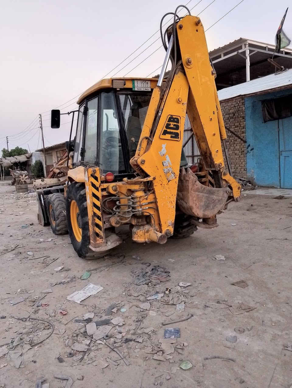 السلام عليكم جيسيبي للبيع موديل 95 سلايت ومقص رقم ألماني لل 28 بريك  مظبوط مضخة جديده بالكارتون ( ملاحظة الحفارة شاديلها محرك وكير فيات افيكو وگير ست نمر للأمام والسابع بگ مو كهربائي أكلج يعني أنسى عطل الگير أو سريعه حيل بالشارع وقطع الغيار المحرك والگير موجودات بأأرخص الاسعار علمأ أنسى عطل الگير موبايل ***********
