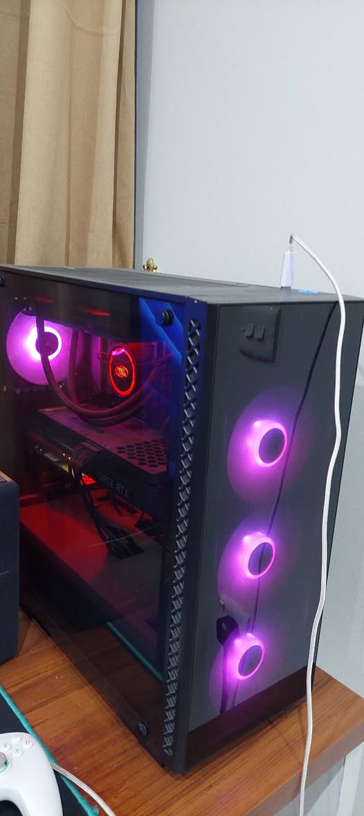 السلام عليكم PC للبيع المواصفات مذكوره
RTX3070

GAMEPRO 3FAN
12400F
BAZZOKA
RAM3200CL16
SSD 120KING 
STONE
HHD4T SEAGATE
PSU700 DEEP COOL
CAS  MATREX50
Gigabyte mq 27 170 hz                                        ubs farber 3kv
سماعات edeifier
واي فاي 
ميز صاج جديد تفصال مع سيت مجرات 
كيبورد احترافي ويه ماوس احترافي ويده وهتفونات
حاسبه جديده بمعنى الكلمه البيع لعدم التفرغ
للاستفسار على الرقم ***********
العنوان بغداد البلديات
