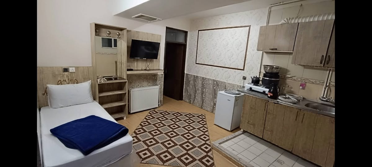 يعلن مكتب الحاج ابو حيدر الدلفي عن كروب إيران ويشمل البرنامج نقل وسكن ومزارات قم ومشهد سيارات في اي بي و ثلاث وجبات من طعام في مشهد الاتصال عله رقم *********** كوت حي الله
