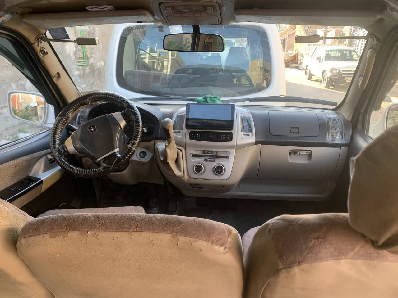 سلام عليكم اجوان 14للبيع سياره جديده بيها صبغ ربع مال قبق بانزين وجنطه فقط مكينه كير اكسل كفاله صدر جديد تخم تاير تغلف 4طبل بنرات رقم نكليزي مصفره مكاني بغداد الحسنيه ***********
