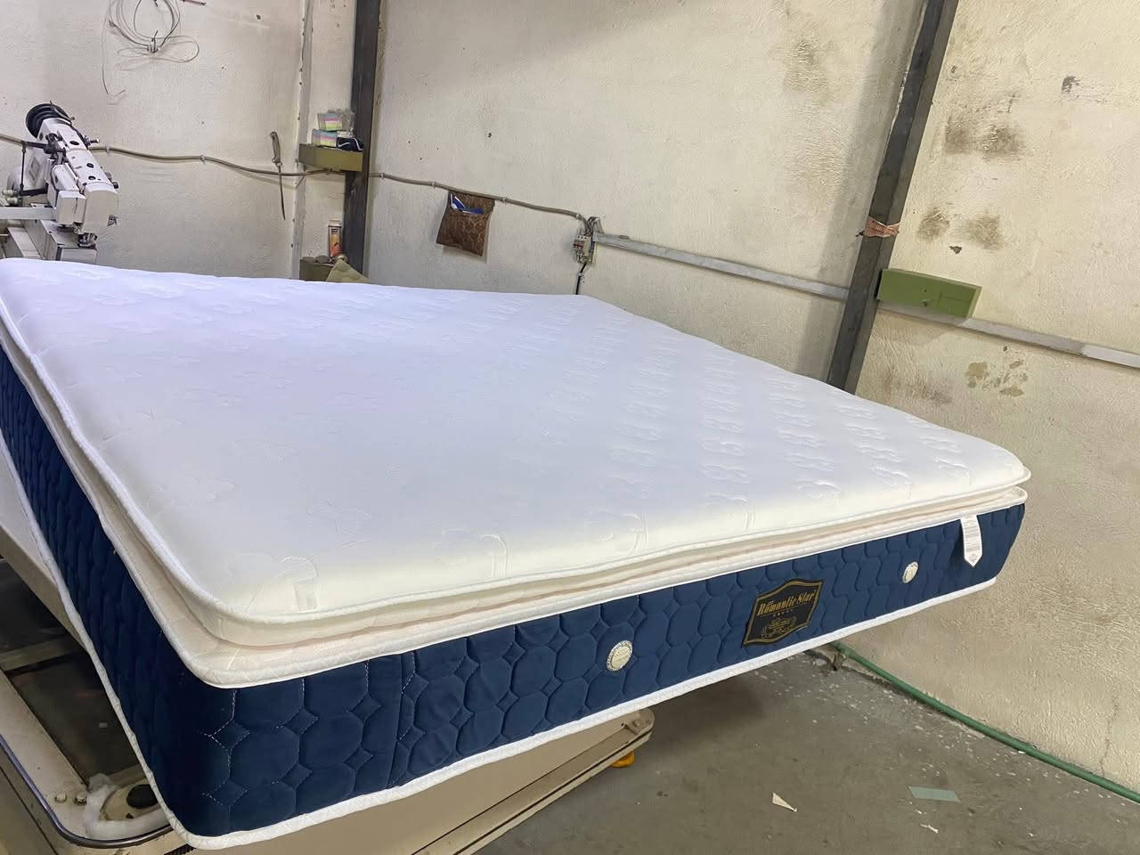 مع الجود!

: صيفك أحلى.. ونومتك أريح! ✨

تميزنا بتصميم دوشك بـ طبقة منفصلة بأحدث صيحات ألوان صيف 2026. مزيج يجمع بين الأناقة العصرية والراحة المطلقة. 🎨☀️
✅طبقه اسفنج مميز اول ضغط عالي بارتفاع16سم
✅طبقه دلوب ناعمه تدعم الضهر بارتفاع6سم
✅طبقه البولستر والمانع للبكتيريا 
✅طبقه من القماش القطني البارد
💵بسعر (155)الف فقط شامل توصيل المجاني 
📍 متوفر الآن بتشكيلة ألوان صيفية تخطف الأنظار
وبكافه لأحجام والقياسات جمله ومفرد معليك سوى 

💬 للحجز أو الاستفسار، تفضلوا بمراسلتنا على الخاص 
او لاتصال علا رقم 
واتساب***********
او زياره موقعنا 
ساحه عدن نزله جسر قرب سكه القطار
