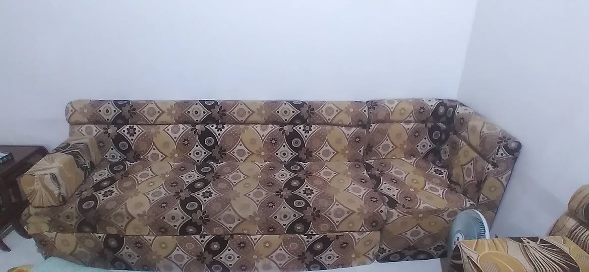 السلام عليكم
عندي ديوان ٧ مترات اثنين كبار و اثنين صغار مع ملحق اثنين و تكيات عنواني البصرة السعر ٢٥٠ و بي مجال 
الرقم ***********
