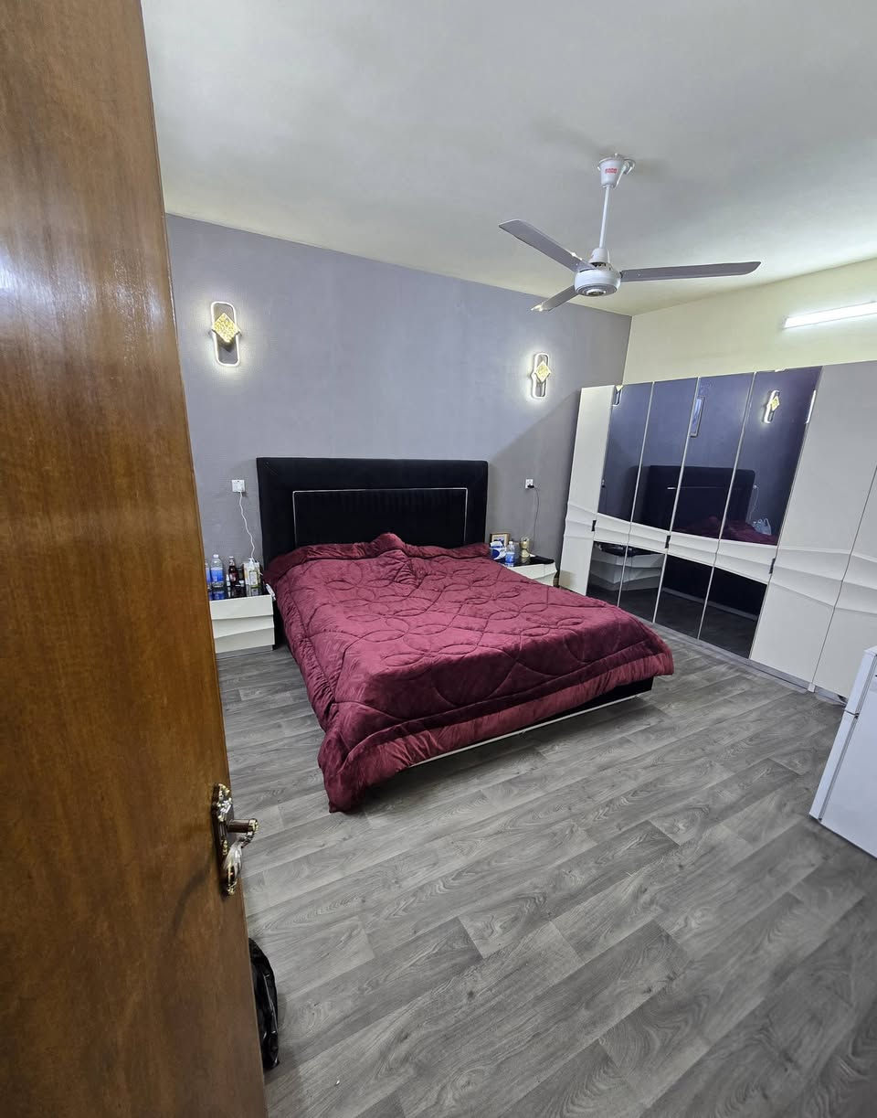 دار للبيع
الموقع الطالبية - الطاقة 
الواجهة 10
النزال 20 

المساحة 200 
يحتوي كراج + حديقة+استقبال +حمام+مطبخ +حولي + غرفة نوم +خدمات صحية
طابق الاول ٣ غرف نوم + خدمات صحية 
الطابق الثاني بيتونه + سطح 
للاستفسار الاتصال 
***********
