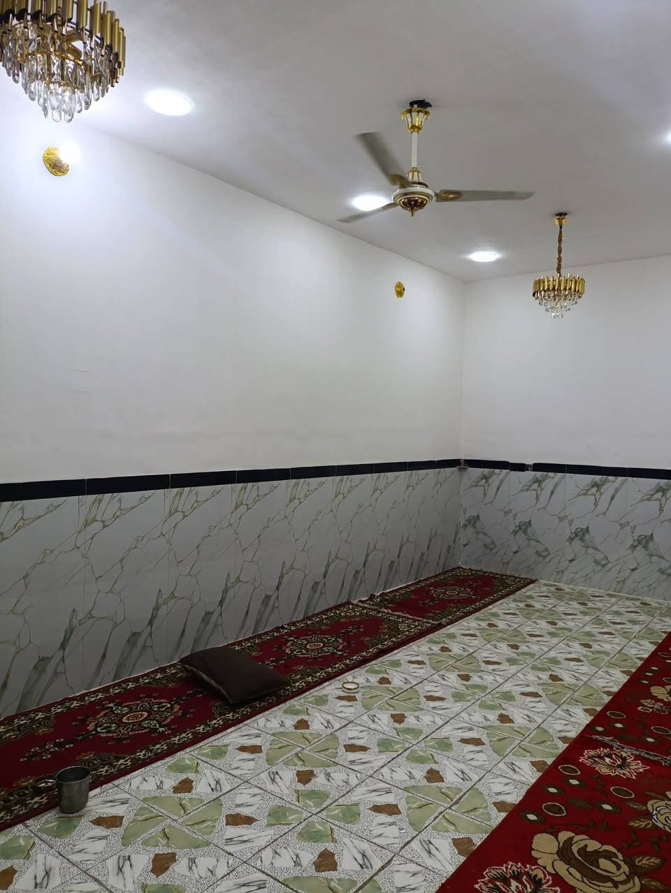 السلام عليكم بيت البيع الدوانم مساحه ٣٠٠متر بناء جديد   طابوك البيت كامل عله اخير حبايه اربع غرف نوم وصاله ومطبخ ومنور واستقبال محل ويه بيت مبني كامل بيت جديد ماي سيح تبليط بابك  كهرباء 

العنوان دوانم خلف محطه ماي سيد كاطع 

الاستفسار السعر اتصال بل رقم ‏‪***********‬‏
