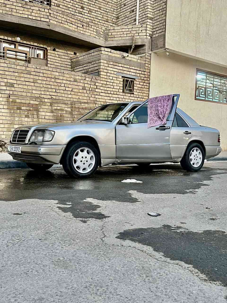 السلام عليكم
مارسدس دب للبيع 
السيارة عالبلاد مكينه قبق اسود و گير جديد 
اريل شغال 
مصبوغه عام جمالية 
رقم بابل بأسمي 
استفسار ***********
مكان السيارة كربلاء
