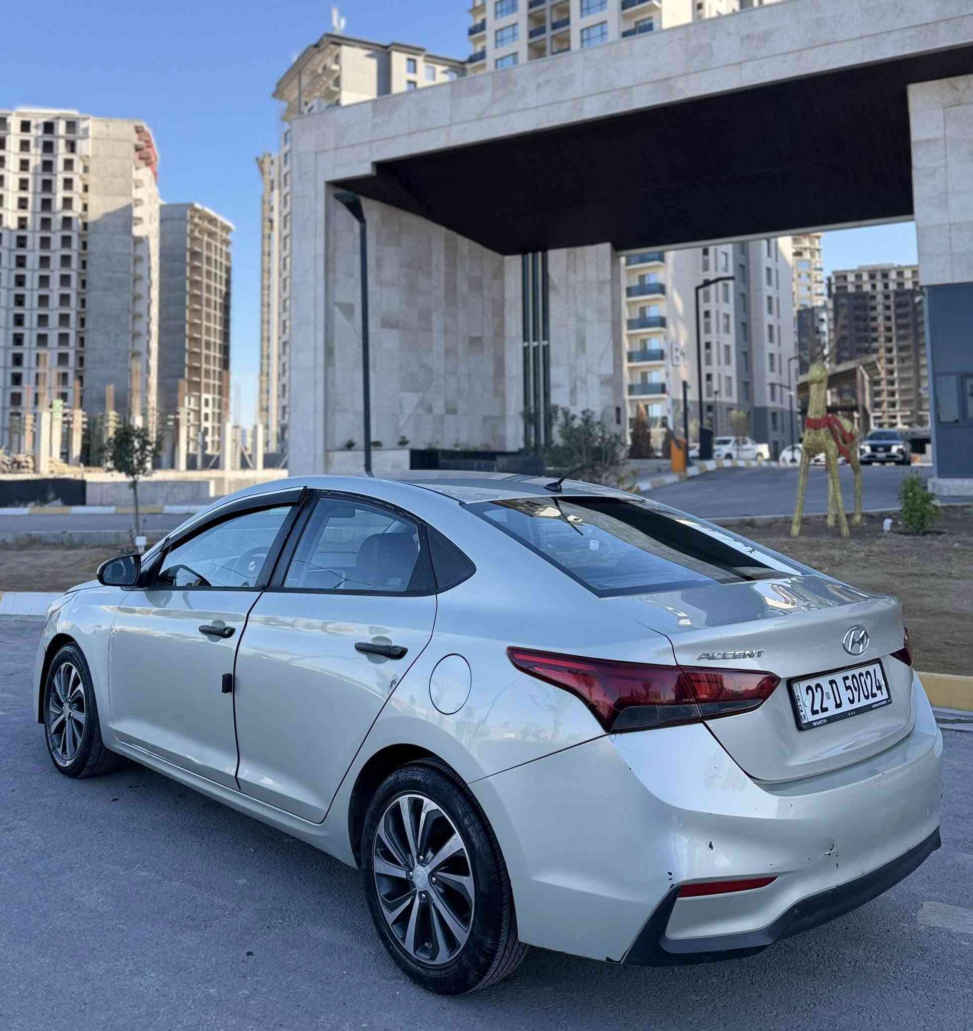 السلام عليكم 

هونداي أكسنت
 للبيع موديل 2018 محرك 1600
ماشيه 86 الف 
حادث بنيد وجاملغ السايق فقط 
ب98$ وبيه مجال بسيط 
العنوان بغداد حي الجهاد 
***********
***********
كورك واتساب
