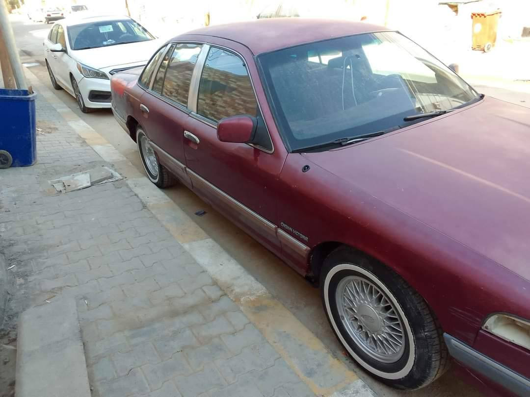 سلام عليكم سياره البيع فورت امريكي كير مكينه جديد مكان سياره نجف حي مكرمه قرب مكتب  السعر 25وبيه مجال اتصال على هاذه الرقم ***********
