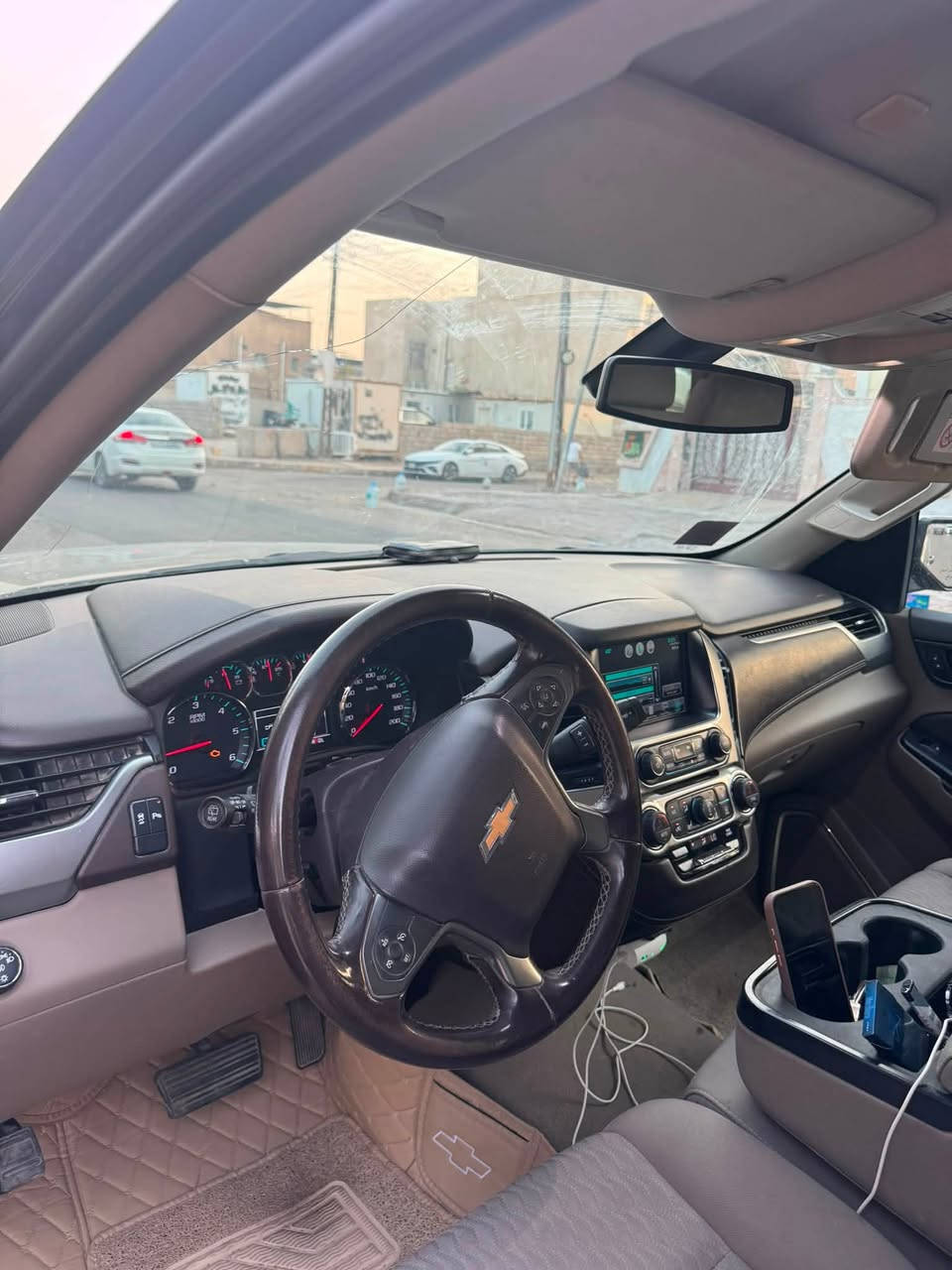 تاهو 2020 خليجي كفاله كامه
شماليه ماشيه 90 الف بتره 
بيها بارد موضح بصور وبارد بجاملق ثاني 
حداديه وتخم تاير وكلشي جديد سياره جاهزه 
سنويه منتيهه سعرها 350 ورقه 
مكانها البصره 
تواصل ***********

