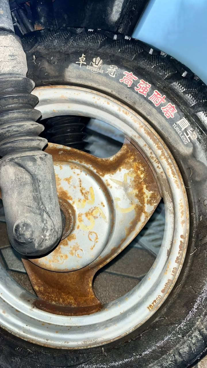 ! سلام عليكم
دراجة تسع زروف 

دراجة كامله ومسويلها ادامة كامله ومامخليها تحتاج شي (مبدل كلجات امامي وخلفي قبل يومين + بنزات امامي وخلفي قبل يومين +مبدل دهن اكسل اليوم +باتري جديد صارله يومين من جايبه + تجفيت ادامة كله اصلي ) كهربائيات اشاير دشبول كله كامل فقط السلف شخاطه مالته ماكاعده عدل لو مامربوطه السلف كامل يشتغل + دراجة هندر واحد + اخبطلها دهن اماراتي مامخليها تحتاج شي/الدراجه بعدها بملاحها وتوني غاسلها مابيها اي وصخ / السعر 355 وبيها مجال للشراي .


**إذا كنت صاحب هذا الإعلان وتريد حذفه لأي سبب، رجاءا أرسل رسالة إلى الدعم الفني**