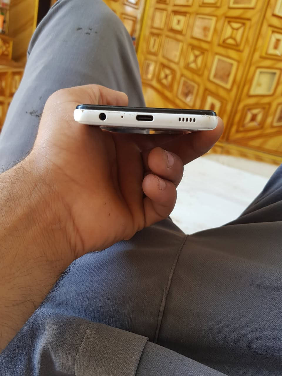 اي 22 ذاكره 128 مبدل شاشه عاديه بس حلوه السعر 50 قفل بدون عمله المكان بغداد العماري ***********
