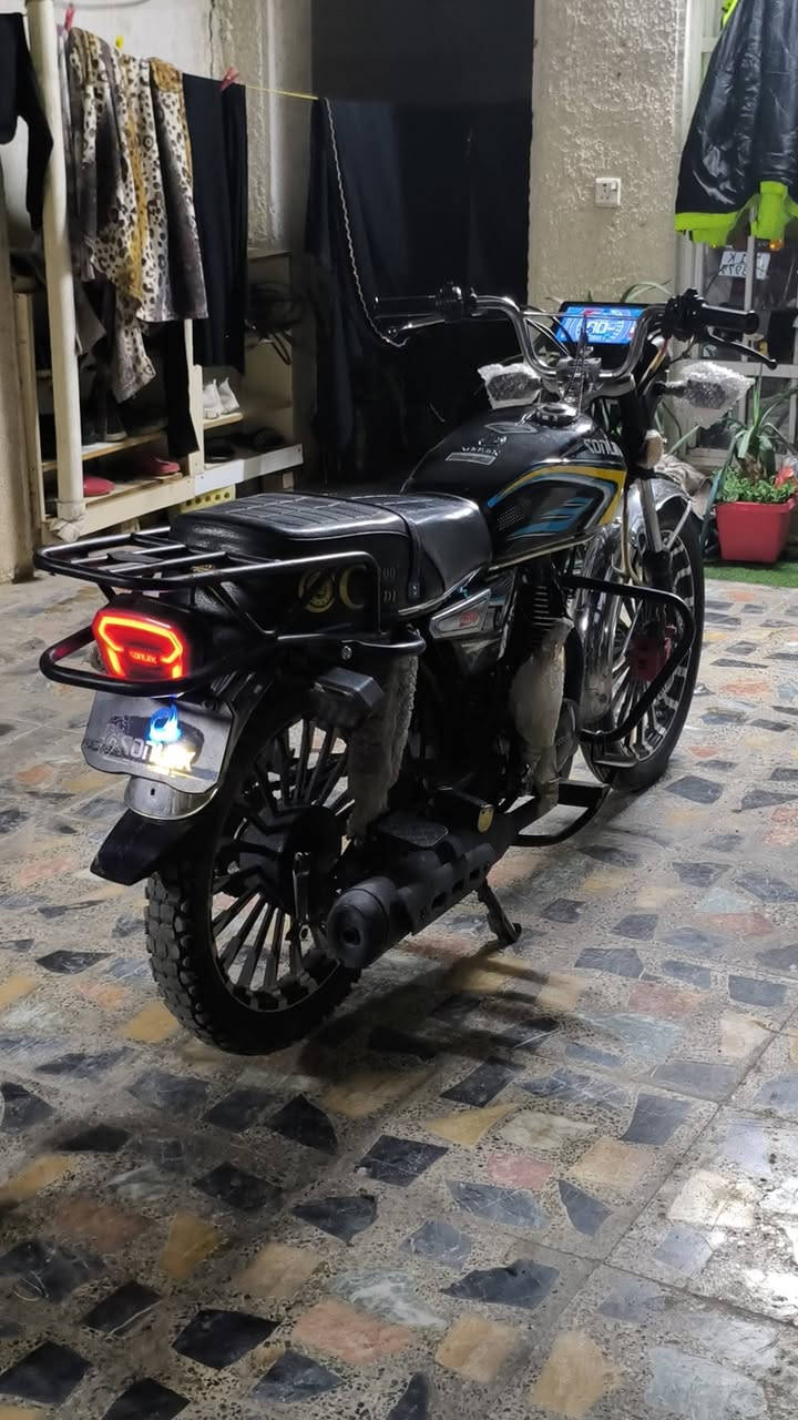 سولنك 2025
السلام عليكم سولنك 2025 مكينة 200cc محرك الاسود المرغوب كهربائيات كله شغال دراجة خير من الله ~ السعر 750 وبيهة مجال قليل مكاني بغداد الشعب  رقمي 👇
 هـ***********

##شعب #دراجه #سولنك #سونلنك #سونك #سيفان #بغداد #دلفري
