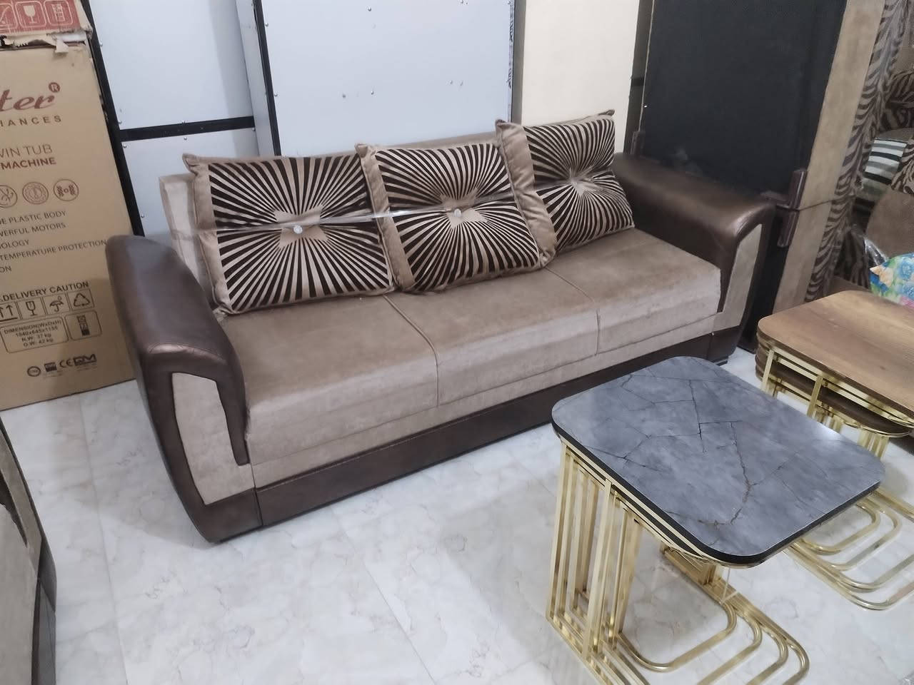 متوفر جميع اللاثاث المنزلي الجديد والمستخدم في مجمع أم البنين ع للاثاث المستخدم وجديد العنوان واسط نعمانيه شارع جعفر الطيار مقابل معرض أبو نور للسيراميك اي استفسار مراسلة الصفحة او الاتصال على الرقم *********** /***********
