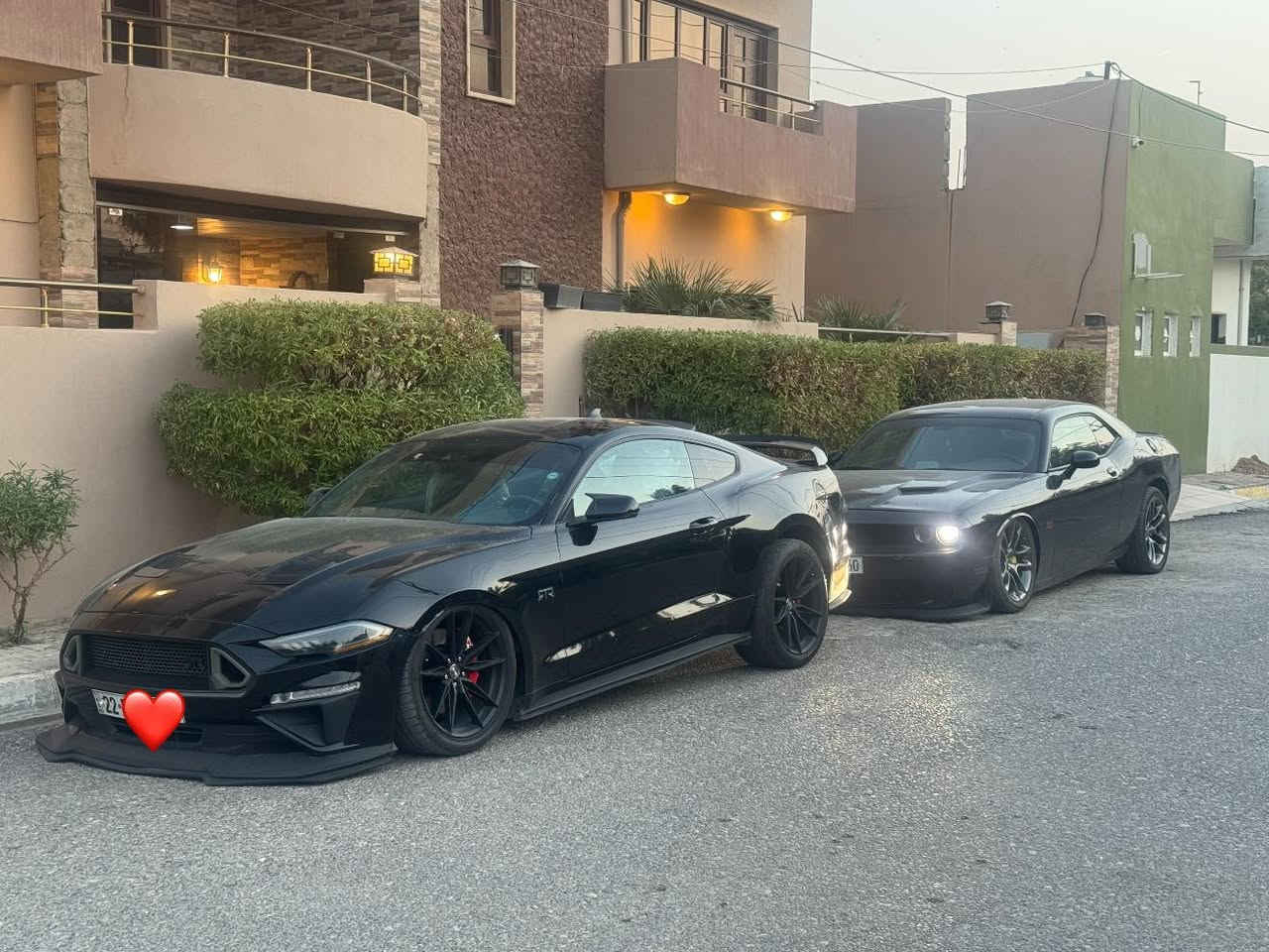 فورد موستنك gt اسود ٢٠٢١ v8 بيها بونيد صبغ وشويه تعديل بلجامرلغ فقط سياره مصروف عليها هواي وكلش حلوة عليها هدرز امريكان ريسنك وشوته بيماس وجكات s3 وكت rtr كامل ودركة rpm  ويل نيش الجديد وكيجات تراك بكج ودمام خلفي وكشن كهرباء وجلد السايق والسكن السياره برميوم عادية مكانها كركوك 
السعر ٢٢٠ وبيها مجال 
للاستفسار *********** 
فقط بيع
