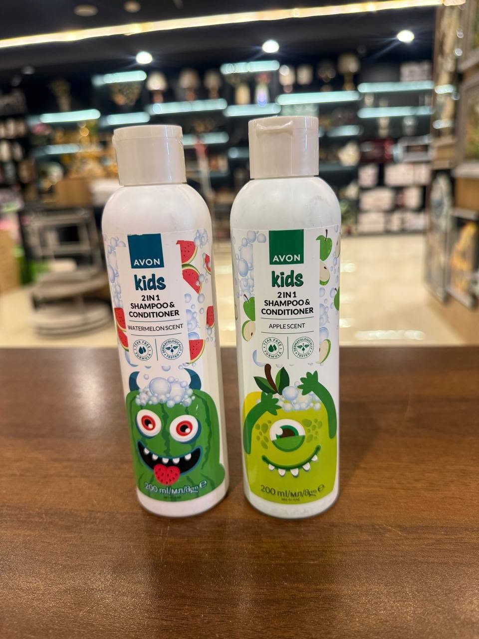 مجموعة Avon Kids للعناية بالشعر: شامبو وبلسم 2 في 1 لتنظيف وترطيب الشعر.✅ ينظف الشعر وفروة الرأس بلطف. ✅ يحتوي على بلسم ليسهل تسريح الشعر ويقلل التشابك. ✅ تركيبة لطيفة ومناسبة للاستخدام المتكرر للأطفال. ✅ يمنح الشعر نعومة ورائحة فاكهية منعشة.
مجموعة Avon Kids للعناية بالشعر: شامبو وبلسم 2 في 1 لتنظيف وترطيب الشعر.✅ ينظف الشعر وفروة الرأس بلطف. ✅ يحتوي على بلسم ليسهل تسريح الشعر ويقلل التشابك. ✅ تركيبة لطيفة ومناسبة للاستخدام المتكرر للأطفال. ✅ يمنح الشعر نعومة ورائحة فاكهية منعشة.

طريقة الاستخدام: يوضع على الشعر المبلل، يُدلّك بلطف ثم يُشطف بالماء.

 مع بخاخ لفك التشابك وتسهيل التمشيط،  يساعد على فك عقد وتشابك الشعر بسهولة. ✅ يسهل تمشيط الشعر ويقلل الألم أثناء التسريح. ✅ يترك الشعر أنعم وبرائحة جميلة. ✅ لا يحتاج إلى شطف بعد الاستخدام.بروائح فاكهية منعشة يحبها الأطفال. 💕🧴
طريقة الاستخدام: يرش على الشعر الرطب أو الجاف ثم يُمشط بلطف.

📌 متوفر عند هايبر البصري الطابق الثاني


**إذا كنت صاحب هذا الإعلان وتريد حذفه لأي سبب، رجاءا أرسل رسالة إلى الدعم الفني**
