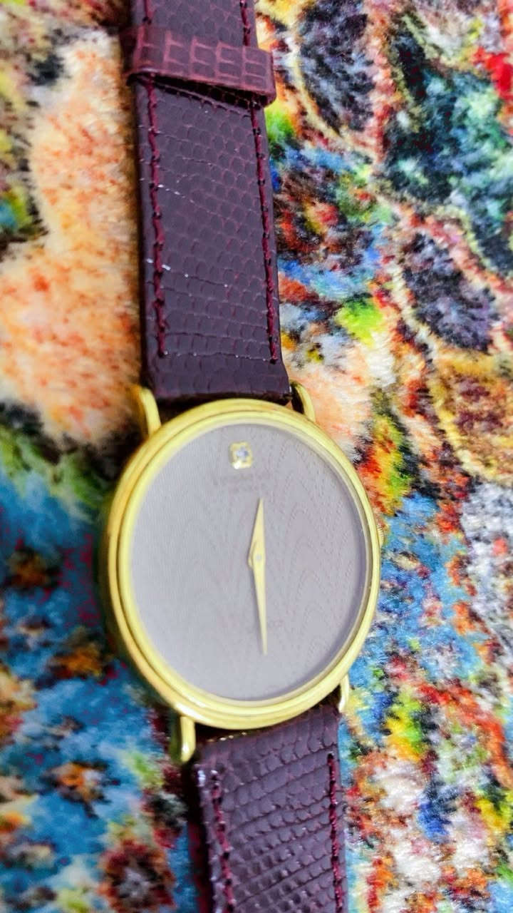 السلام عليكم
ساعه فنتج سويسري ماركة رايموند ويل 
المواصفات 
مينه مميزه جداً مشطبه لون رصاصي فيلي
ماكنه كوارتز معلمه رايموند ويل اصلي 
حبة ماس عله رقم 12 طلاء ذهب 
القطر 33 مم سير جلد طبيعي مستبدل 
وبك مستبدل 
السعر 100$


**إذا كنت صاحب هذا الإعلان وتريد حذفه لأي سبب، رجاءا أرسل رسالة إلى الدعم الفني**