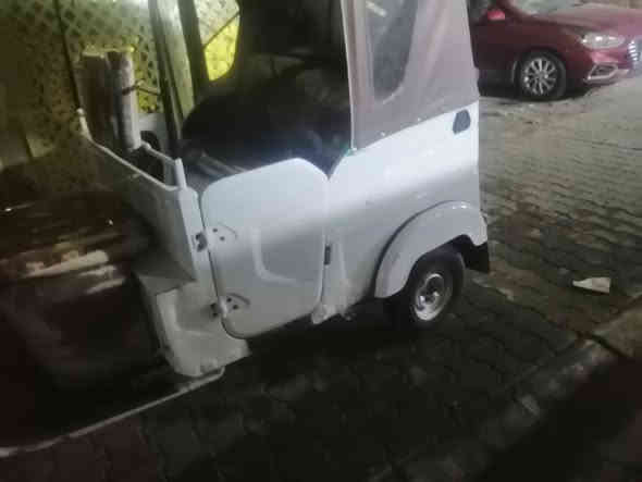 سلام عليكم تكتك للبيع موديل ٢١ شهر ١١ اخوان تكتك نضيفه اكو بيه خياس بسيط تجي وانته تشوف بعينك السعر ٦ و٨٥٠ بيه مجال كلش بسيط مكاني بغداد حي أور للستفسار عل رقم ***********
