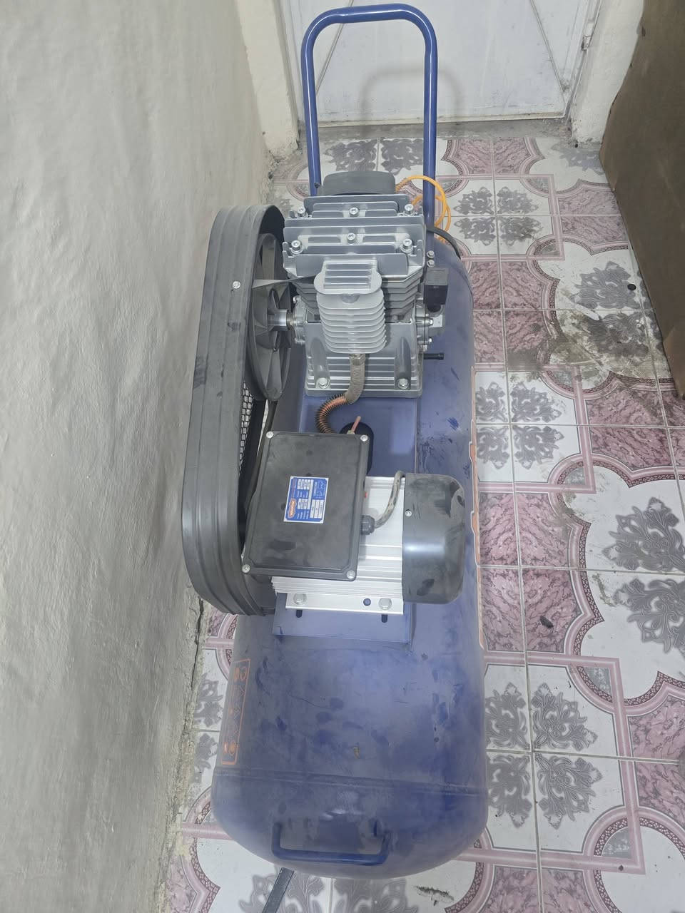 كمبورسر هواء جديد السعر ٦٠٠الف وبيه مجال قليل
***********
