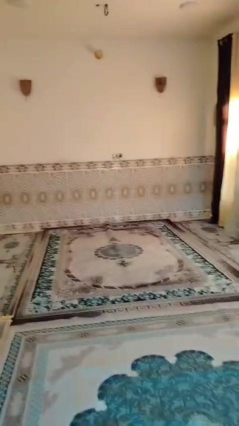 سلام عليكم
بيت  للبيع معَ ارض دونم ونص 
البيت مساحتة 200م
يحتوي ع  طرمة واستقبال خطار
 ومطبخ
 وغرفتين نوم
 وحمامات خارجي وداخلي 
العنوان:بابل ناحية الامام العزيزية قرب مدرسة الكندي للأستفسار الاتصال ع الرقم 
***********
