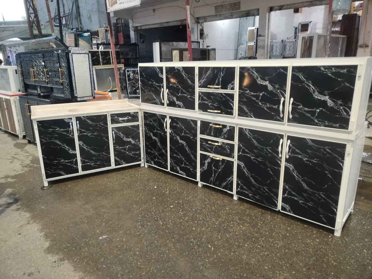 كاونتر للبيع ثلاث قطع شغل موصل ثقيل جديد جديد الطول مترين ونص
السعر 300 وبها مجال(***********)(***********)
