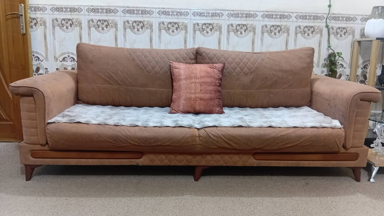 السلام عليكم
للبيع تخم  ٧ مقاعد سرير ومخزن
السعر ب ٣٥٠ وبي مجال بسيط
المكان الشعب 
***********
