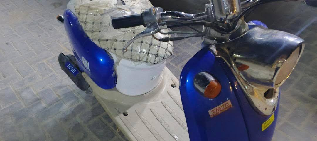 السلام عليكم للبيع دراجه ياماها كلاسك (عبد الحليم)نضيفه تشتغل هندر بي كايم بيه بوربرن مال بنكه مجفته جديد السعر 125قفل للستفسار واتساب.***********
