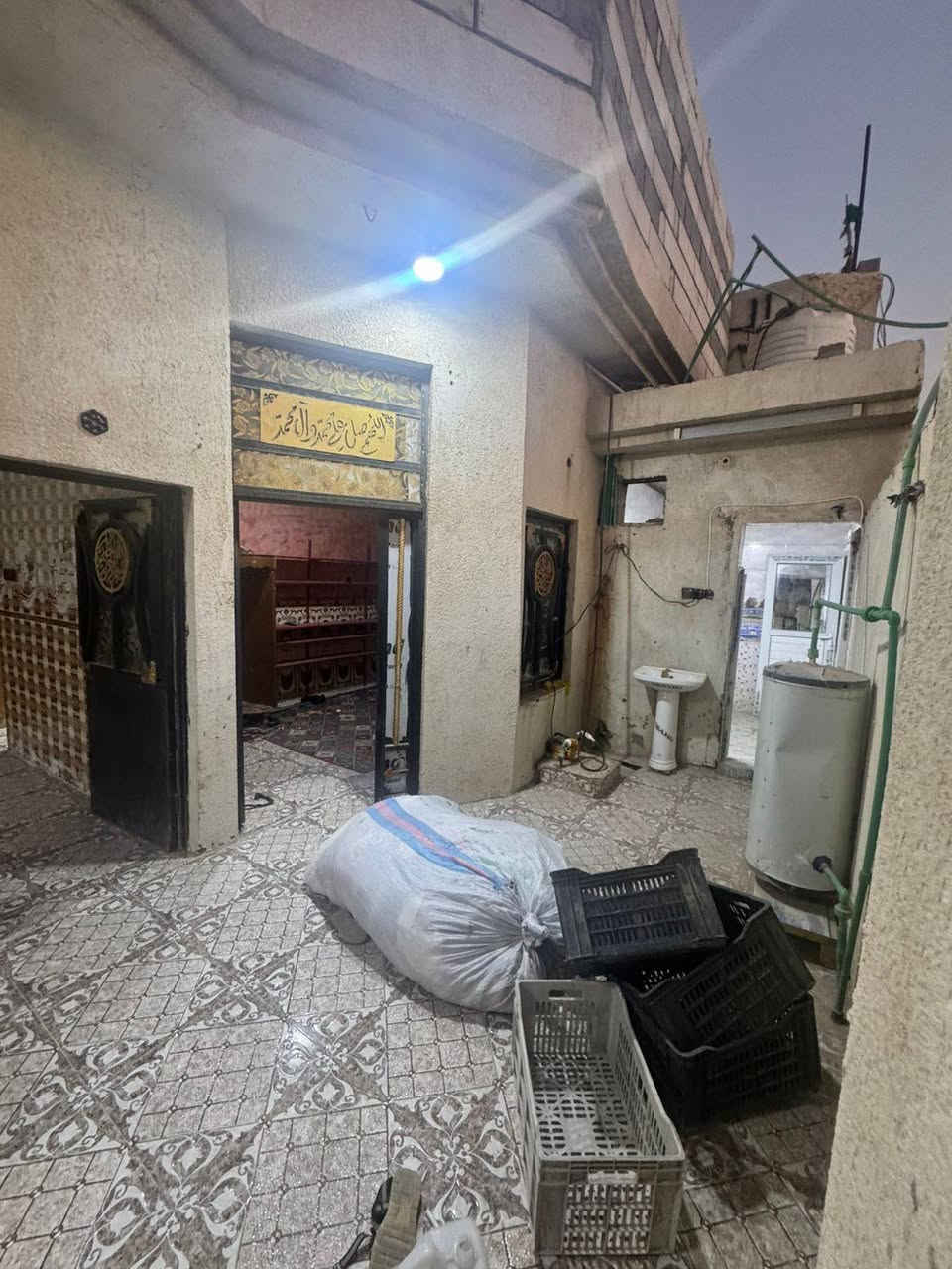 يتوفر بيت اللايجار
العنوان حمدان شارع المركز شرطه
غرفه وصاله وديوان صحيات دخليه وخرجيه
سعر اليجار 300الف 
البيت كله سراميك ونضيف

ستفسار***********
ابو عباس
