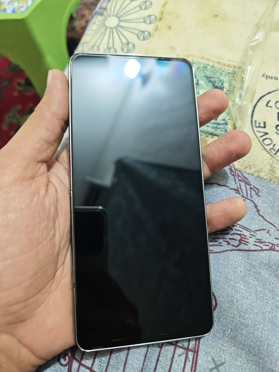 السلام عليكم a73 5g ذاكرة 256 عشوائية 8 بي شخوط بالشاصي والضهر اثر استخدام بس الشاشة والكامرات نضيفات وحلوات سعر  195 بي مجال بسيط تواصل خاص او رقم ***********
