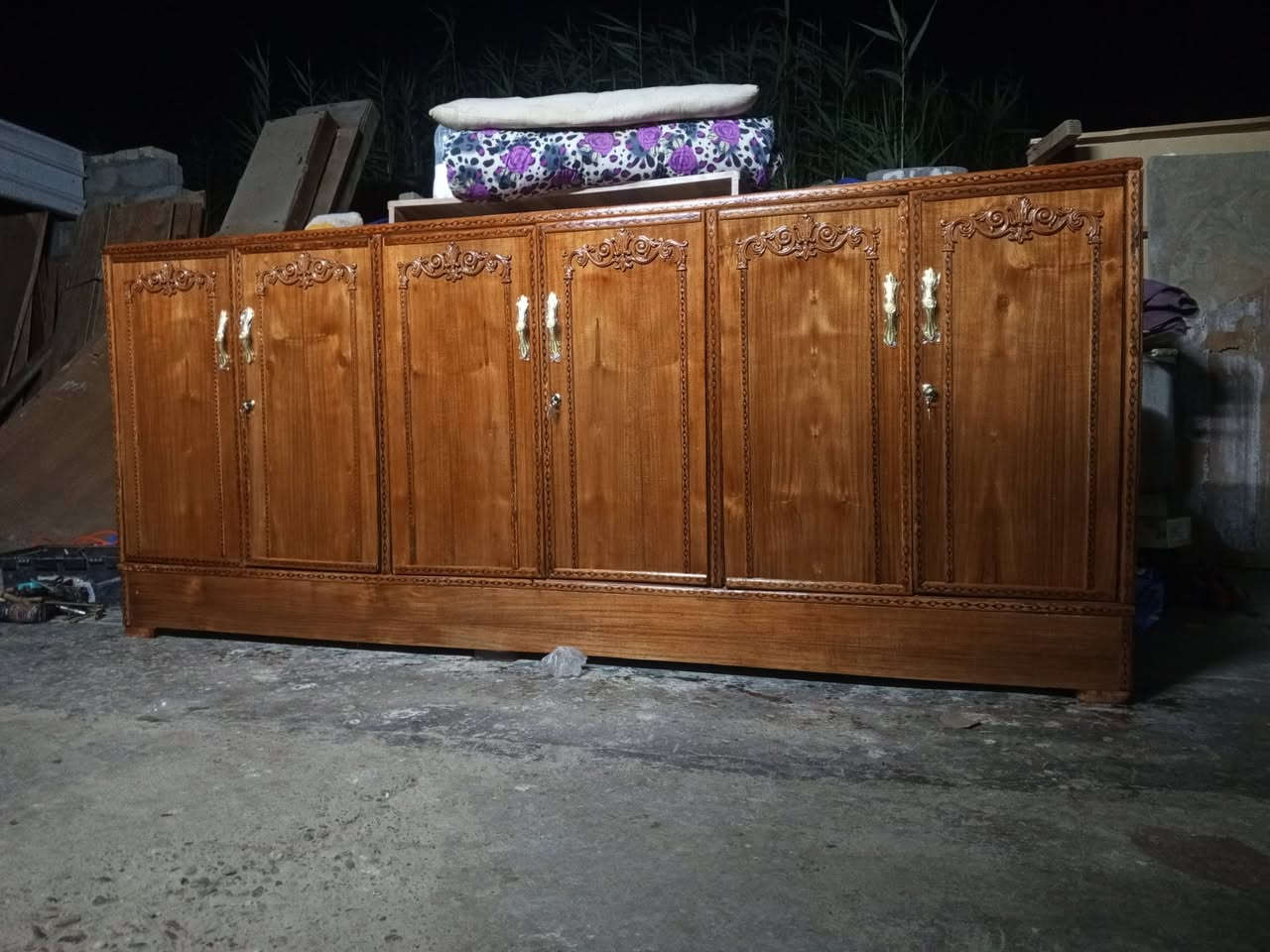 بوفيه صاج الاصلي الثكيل ام ال6 ابواب بعدهي جديده كلش نضيفه  قياس 250 
سعر 250 قفل
الشراي يجي خاص او يتصل***********
