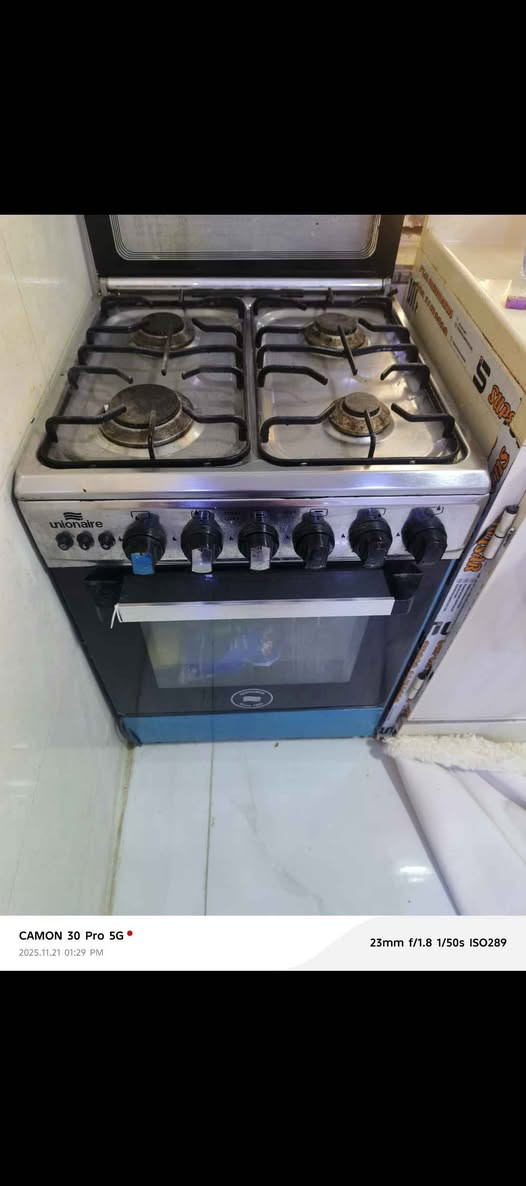 نظيف شغال فرن كذالك واربع عيون السعر ١٥٠ وبي مجال *********** البصرة, العراق
