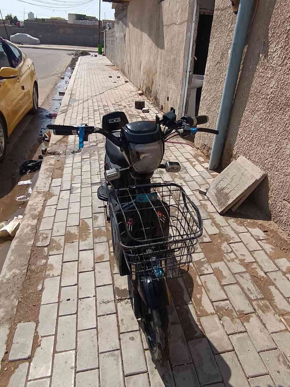 سلام عليكم دراجه شحن للبيع
عوزها بس شاحنه المكان كربلاء الامن اداخي 
اسعر 200الف ***********
