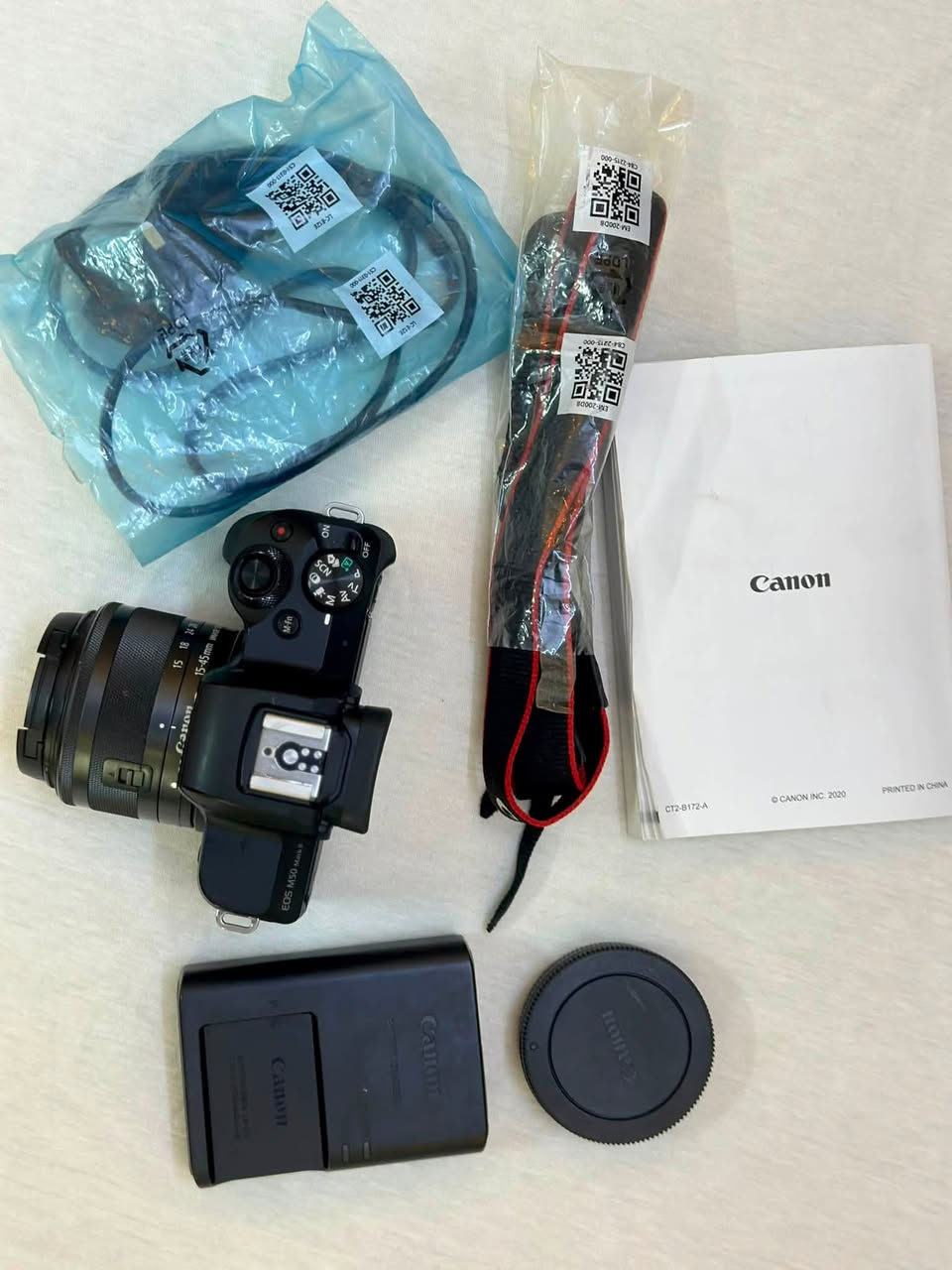 📸 للبيع | Canon EOS M50 Mark II
كامرة نظيفة جداً وبحالة ممتازة، مناسبة للتصوير الاحترافي وصناعة المحتوى.

المواصفات:

* مستشعر APS-C بدقة 24.1 ميجابكسل
* تصوير فيديو 4K وFull HD حتى 60fps
* شاشة لمس متحركة بالكامل (Flip Screen)
* تركيز تلقائي Dual Pixel CMOS AF
* تصوير متواصل حتى 10 إطارات بالثانية
* Wi-Fi وBluetooth لنقل الصور والتحكم بالكامرة
* مدخل مايكروفون خارجي
* مناسبة للتصوير الفوتوغرافي، الريلز، اليوتيوب، والفلوغات

المرفقات:

* العدسة الأصلية Canon EF-M 15-45mm IS STM
* كارت ذاكرة 32GB
* البطارية الأصلية
* الشاحن الأصلي
* الحزام الأصلي
* الكارتون الأصلي
* كتاب التعليمات (الكتالوك) الأصلي
* جميع الملحقات الأصلية

السعر: 700

العنوان: بغداد – الأمين الثانية

واتساب: ***********
