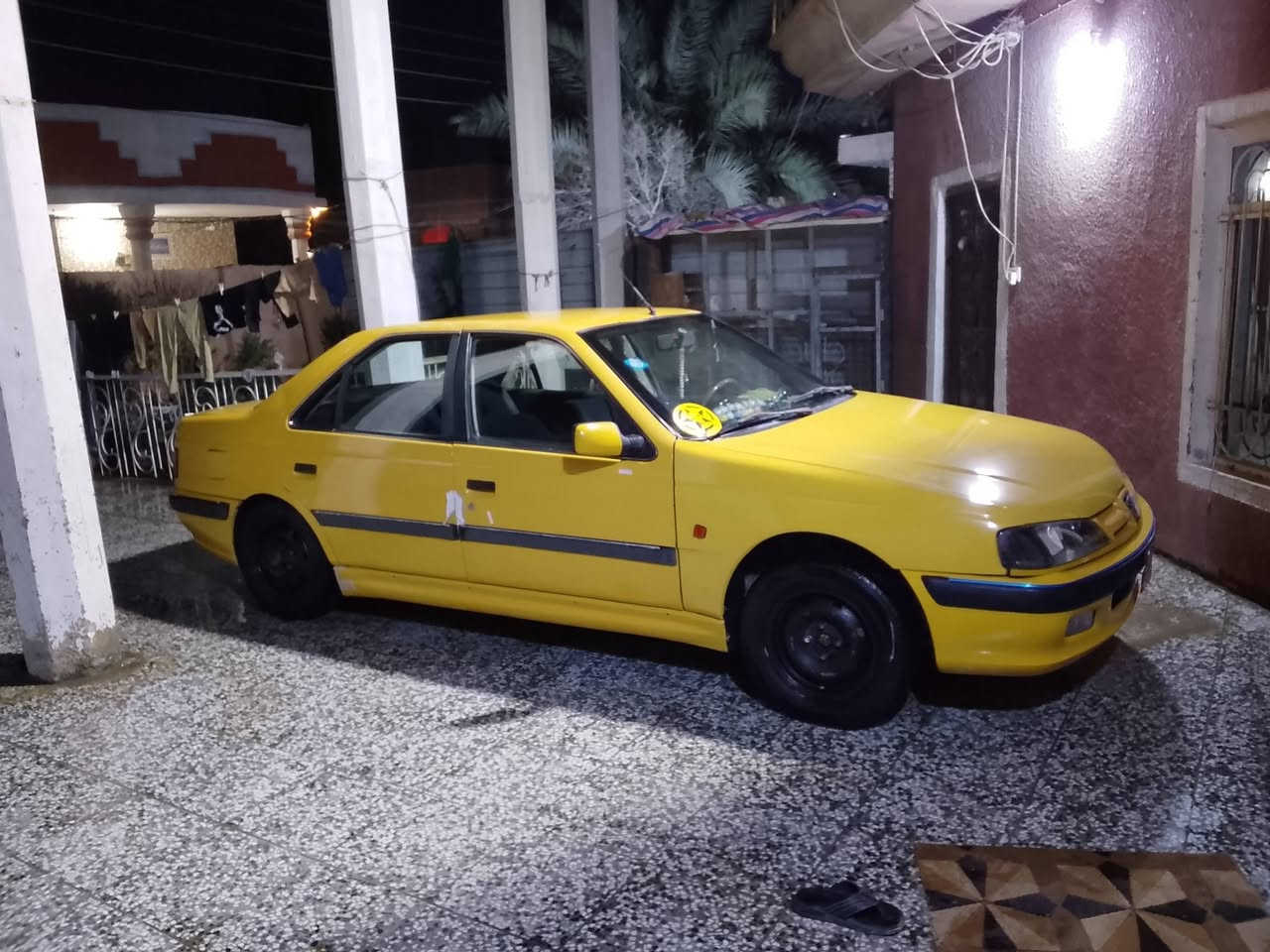 سياره بيجو بأرص للبيع موديل 15السياره كير ومكينه خير من الله السياره مذب عليه ولا  ربع مال شغل ***********
