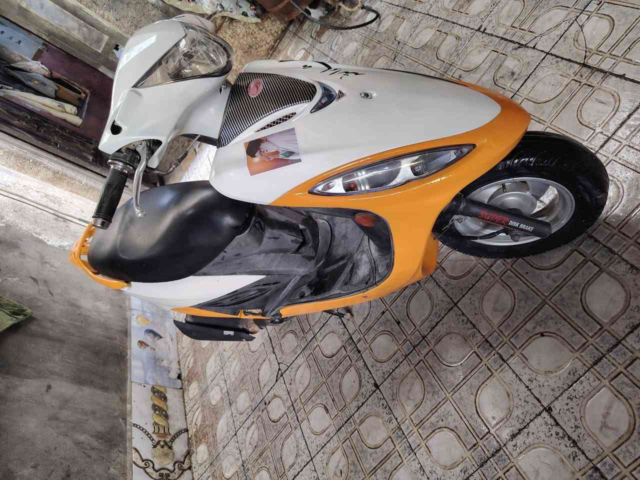 سلام عليكم دراجه كامكو جي فور مال حاوية دراجة كهربائيات كلها شغال دراجه شلعه ومعدل فول دراجه نضافه فول دراجه مامفتوحه دراجه حلوه نضيفه دراجه كل نقص مابيها دراجه صارلها 20 يوم من طالعه من الوكيل مكاني نجف السعر 575 وبيها مجال الرقم ***********
