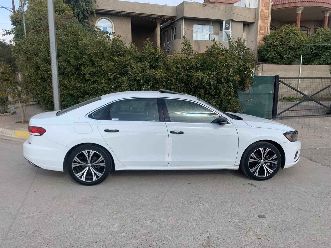 باسات 21
فول بصمه تشغيل عن بعد 

سلايت رادار امامي خلفي جانبي 

شاشه كار بلي كشنات حيتر كهربائي 

مواصفات معروفه بعد 

سياره ضررها ٣ قطعه امامي شرط بدون شاصي 

تايرات صدر كلشي بيها جديد اوشرط 

محرك مفتوح بس بدون عيب شرط 

ماشي ٥٠ 

سياره بسمي سنويه جديد بي كابون بنزين هم 

سعر 145 او مجال بصيط او مراوس حسب قناعه 

***********

محرك ٢٠ تيربو

