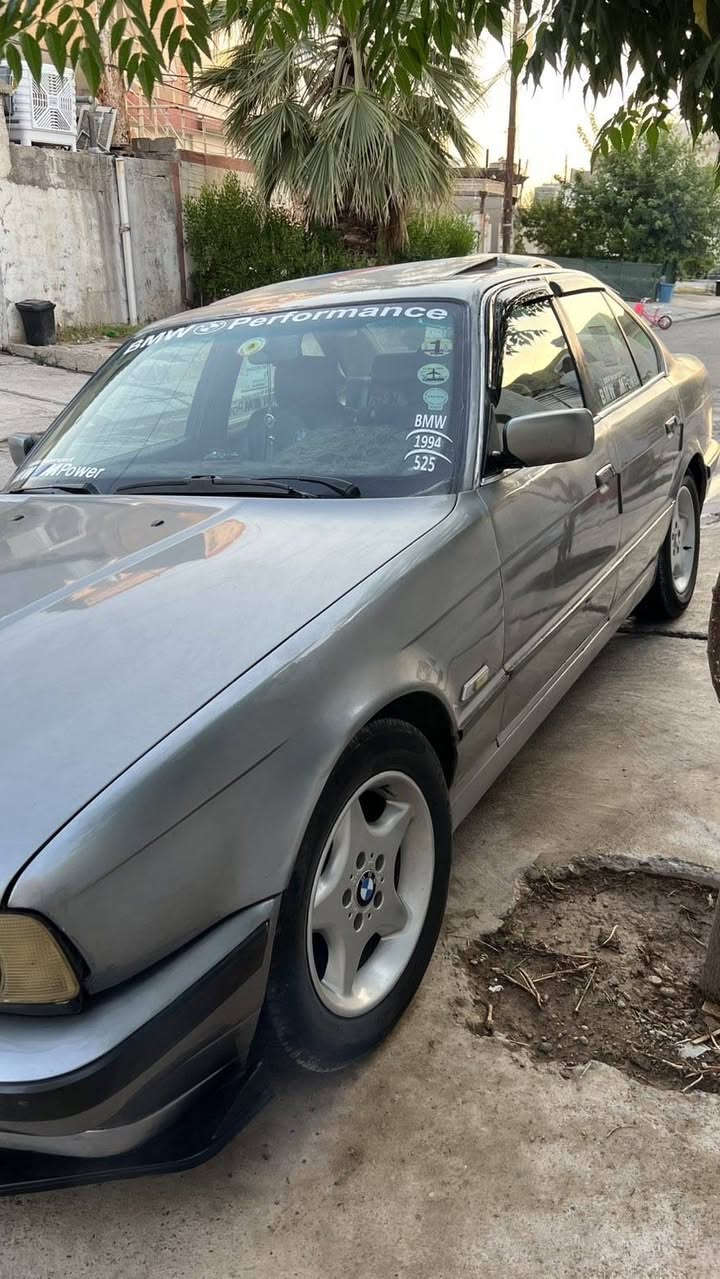 bmw  مودیل 1994
مەکینە ۲٥ دیجیتل فول تۆماتیک دووچام کارەبای 
کێرو مەکینە مەزبوتە جوار تایەی خاوێنی لەبنە
ئەروم پلاستیک پاکانەیە بەگشتی سەیارەکە زۆر مەزبوت جوانە مالی دۆستە بۆپێوەندی کرد 
***********
نرخ 30$  مەعەمەلەی براینە
