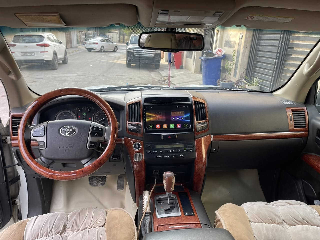 لاندكروز موديل ٢٠١٠ السياره بيهه سونار 
السونار بل منشور  رقم بغداد بسمي السعر ٢٨٥ ورقه إذا اكو مراوس بلاندكروز احدث العنوان بغداد الدوره ***********
