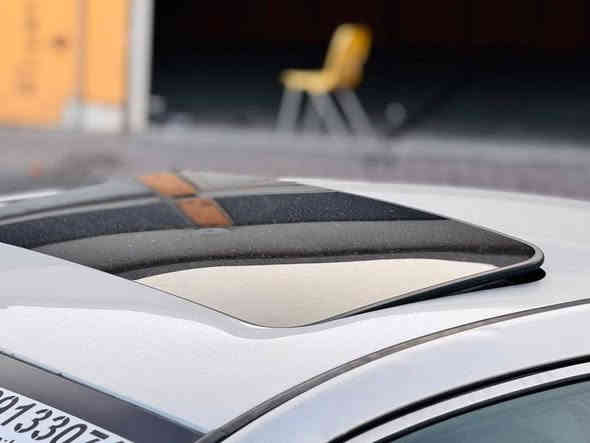 السلام عليكم حبايب..
معروض للبيع
هونداي  سوناتا  سبورت   Hyundai   Sonata  SPORT
موديل 2018 لون سلفري 
وارد أمريكي ضربتها جاملغ وبنيد وباب جهة السايق موجود صور الحادث
رقم بصرة باسمي الرقم الجديد الإنكليزي 
شرط التحويل ثاني يوم السيارة نظيفة وحلوه جاهزه من كلشي ماتصرف عليه ألف دينار جاهزه من حداديه من تخم تاير 
من تبريد ولعلم قبل شهر مسوي ادامه كامله للسيارة
مواصفات السيارة:-
1- بصمة تشغيل +بيبان
2- فتحة سقف بنراما 
3-شاشة كبيرة (كار بلي /Carplay)
4-كشنات جلد +(تدفئة الكشنات +كشن السايق كهربائي)
5- كامرة دوارة
6- رادار جانبي 
7-شاشة تنبيه العطلات
8-ستيرن رياضي حرف D
9-صندوق ذكي يفتح عند الاقتراب بالإضافة إلى بصمة في باب الصندوق
10- التبريد يوجد فيه حساس الذكي بمعنى عندما تتلقه اتصال من طرف آخر ينصه الصوت تلقائي 
11- مسجل اوكس وبلوتوث صوت بدقة عاليه وضوح +صوت  السماعات ينزل عندما ترجع على البك
12- ثلاثة أنظمة قيادة (قيادة عتيادية /قيادة سبورت رياضي / وقيادة ايكو الاقتصادي)
13- سيارة دبل كزوز 
14-ويل كب حجم (17)
15- مكينة (2400/ GDI)
السيارة هستوني مسويله ادامه ماي احمر 
تبديل انجكترات وتبديل بلكات وتبديل دهن باتري جديد 
السيارة مال بيت ما متعوبه حيل مداريه من البيت للدوام فقط ع شوفت العين بعد احله من الصور 
مكاني البصرة أم قصر  هاتف *********** يوجد واتساب 
السعر 133$ وبيه مجال شي قليل
