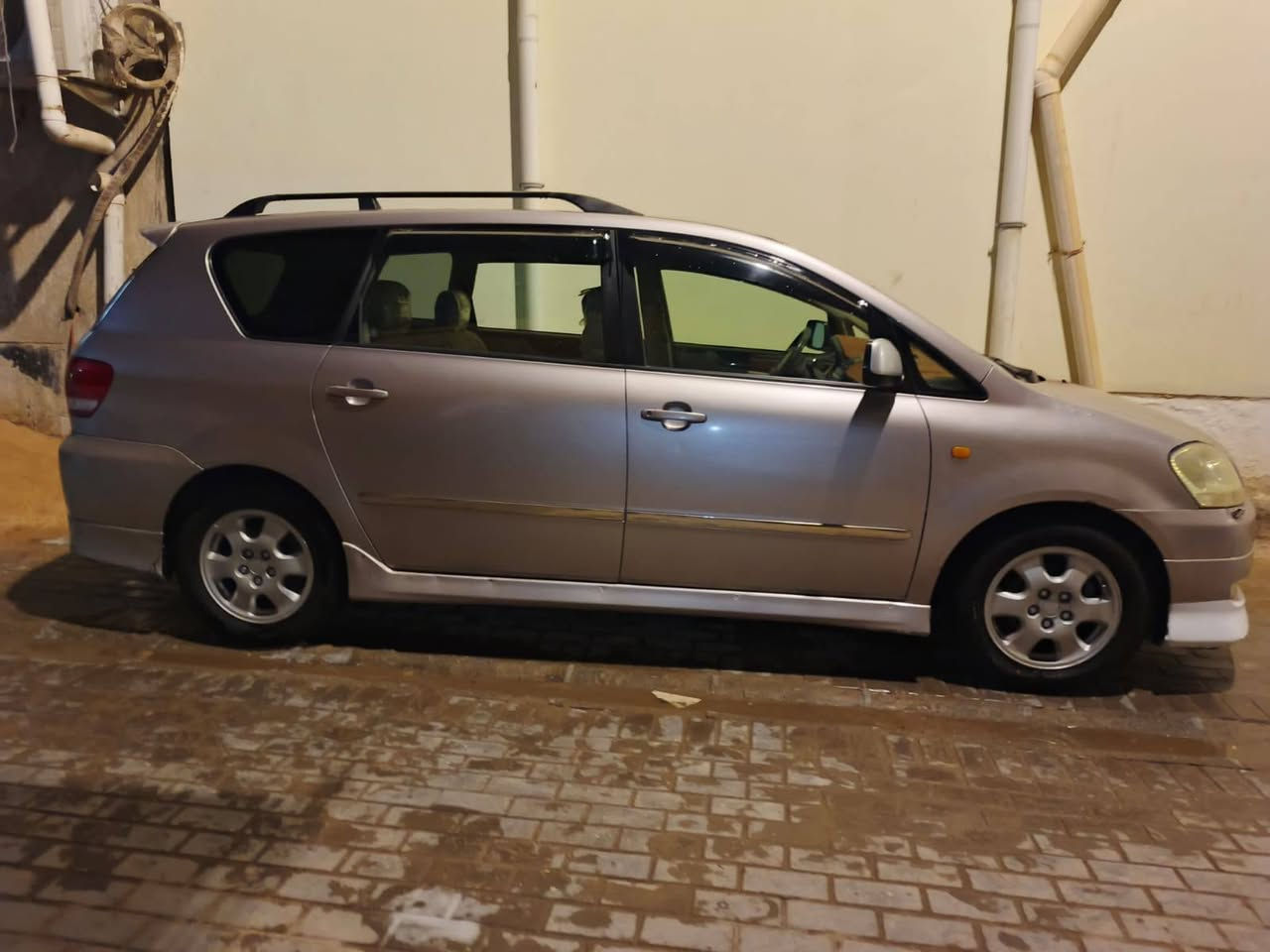 يا الله سلام عليكم سياره ابصم موديل 2001 اصل سياره مكينه كير حداديه نص روح تخم تاير بيها السياره باتري جديد كهربائياته كلها شغاله السياره  بيها مبدله مدكر باليابان وبيها شبر داخل سعر السياره 100 وبيها مجال المكان المعقل دور الهنديه قرب كليه شط العرب*********** البصرة, العراق
