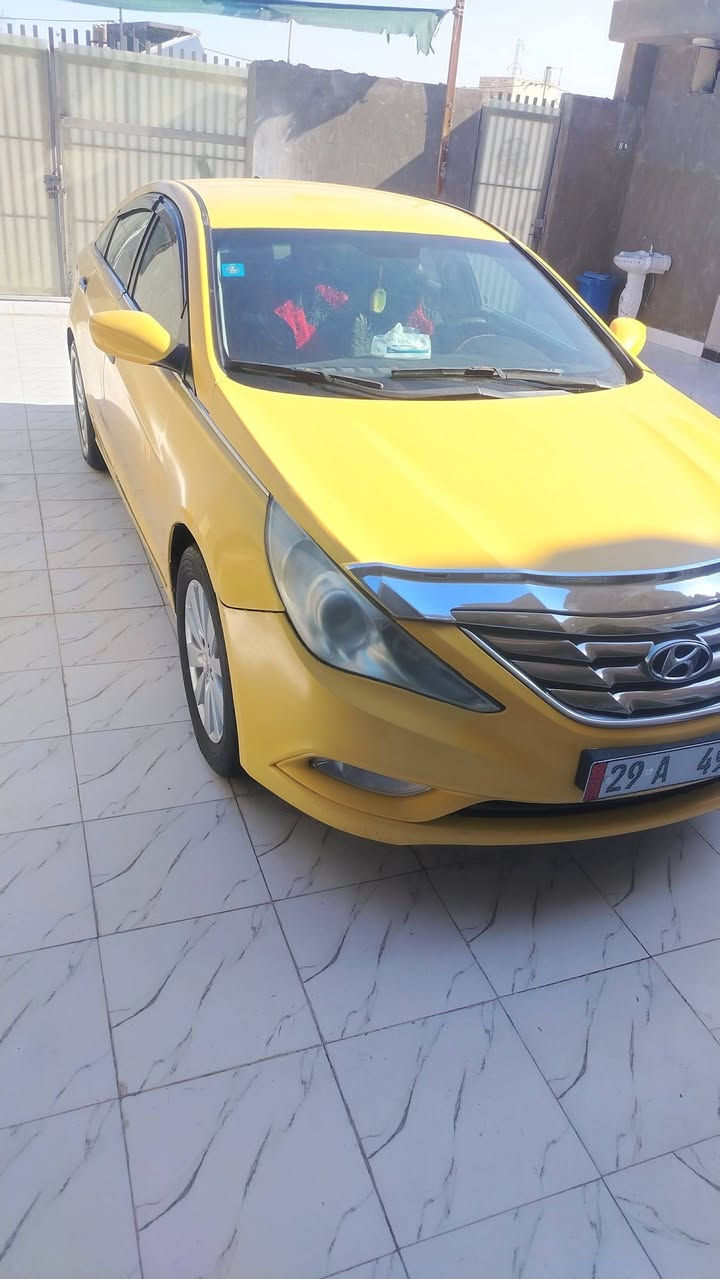 السلام عليكم سوناتا 
موديل ٢٠١١ رقم انكليزي واسط مكينه 2400 سنويه جديده لغاية 2030 محرك كير تخم تاير هيئة وغرامات مصفره تحكم ستيرن سياره جاهزه للاستفسار الاتصال على الرقم *********** السعر٨٥ وبيه مجال بسيط
