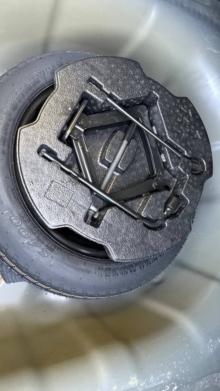 السلام عليكم 
جمعة مباركة عليكم ان شاء الله
هونداي النترا 2022 زيرو للبيع امريكي
السياره ماشية ١١ الف ( مكفوله من التغيير والعب بالعداد)
رقم بغداد باسمي تحويل ثاني يوم 
بدون ايرباك بدون دواخل
فووول مواصفات للاخير
السياره بيها بنيد مبدل فقط
مواصفات السيارة 
- رادار امامي مانع اصطدام 
- رادار جانبي ونقط عمياء مع اشاير مري
- تحديد  المسار وتنبية الخروج من المسار
- شاشه وكامرة وعداد ديجتل
- سستم صوت  راقي Bose
- فتحة سقف
- ابواب حساس بصمة وترحيب وتشغيل عن بعد
- هندبريك بصمة 
- مانع انزلاق +نظام abs
- اوتو هولد
- تبريد شاشه بيانو منفصل
- كشنات تدفى +كهرباء
وبعد السياره بيها هواي مواصفات 
بيها رصعة بالجاملغ الخلفي بسيطة وطخه بالباب الصدر اثناء تنزيل السياره من الحاويه ممسويهن بعدني
مكان السياره بغداد المنصور
السعر  علق تم يجيك السعر خاص
رقم التواصل 
***********
