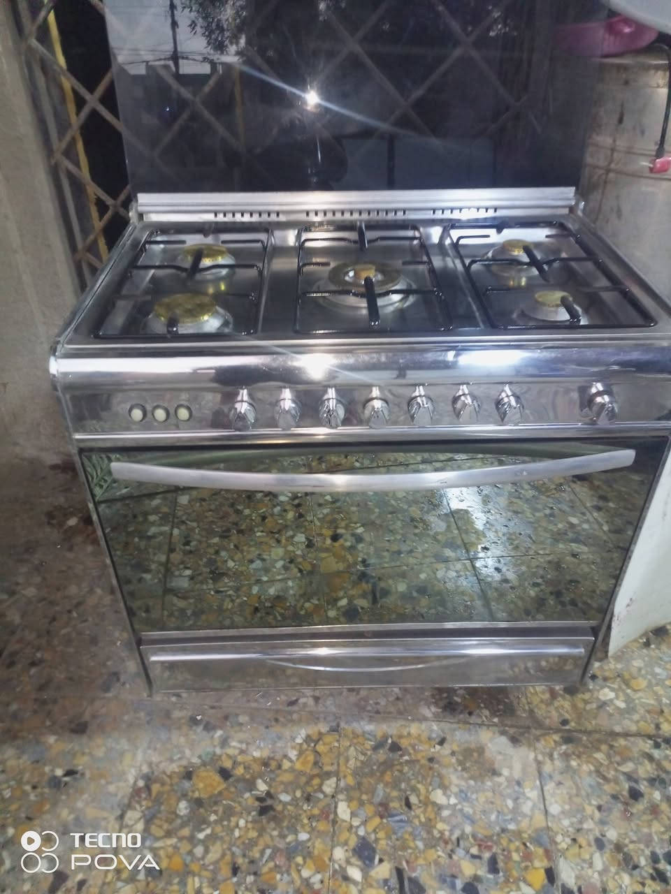 سلام عليكم 
طباخ للبيع السعر 300 وبي مجال 
الاتصال ***********
