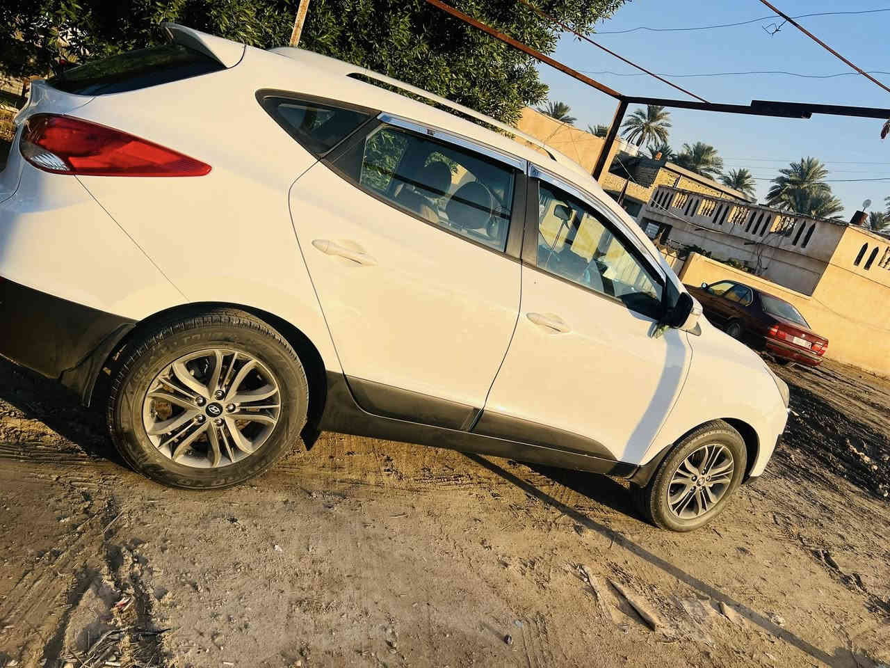 السلام عليكم 
للبيع فقط 
توكسان موديل 2014 شكل الـ 15 وارد خليجي 
ارقام انكليزي دولي بسمي 
تحكم ستيرن جهة واحدة 
اشاير بالمري محرك 2000 حدادية جديدة + تخم تاير جديد شاشة دواخل نضيفة جداً 
السعر 145 وبيها مجال بسيط 
غير متواجد ع مواقع التواصل + مكلف بالنشر 
رقم الهاتف ***********
